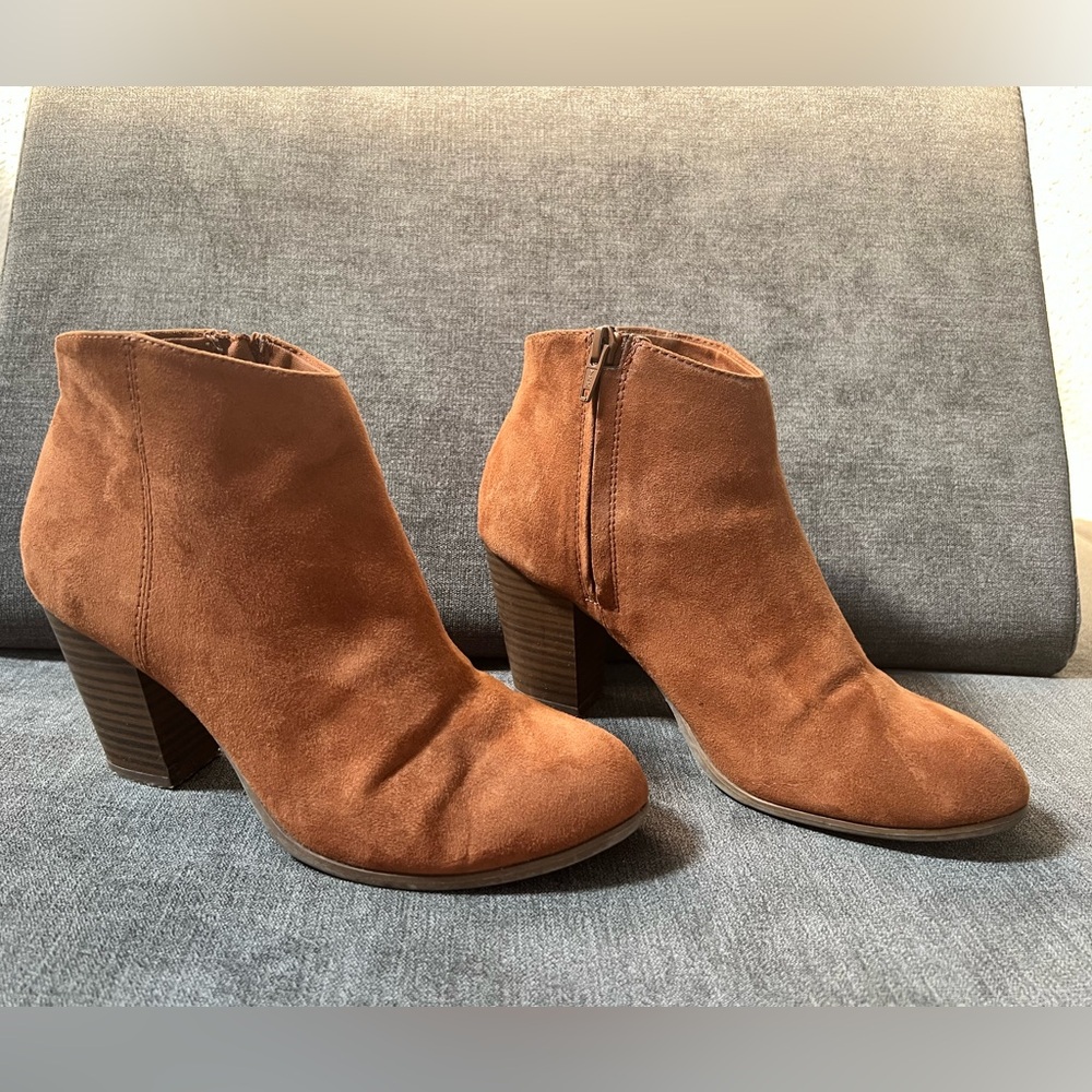 Old Navy Boots‎ Womens 7 Ankle Booties Block Heels Comfort Brown Suede Side Zip